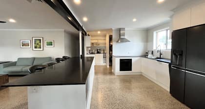 JEWEL IN THE CROWN - Only minutes from Currimundi Lake