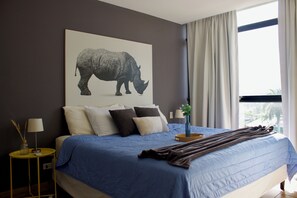 2 slaapkamers, een bureau, een strijkplank/strijkijzer, gratis wifi
