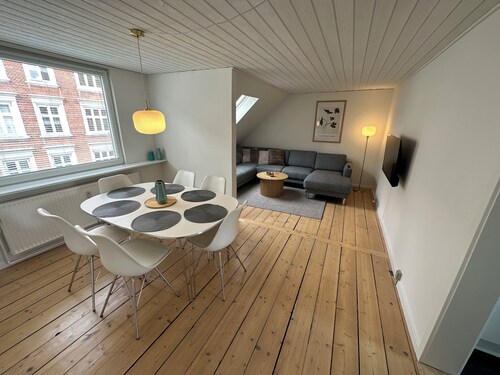 Modern apartment for 6 in city center