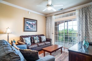 Smart TV, books - Golf Course View, top floor Tuscana Resort. Gated Community, Pool, Hot Tub (Davenport)