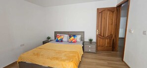 4 sovrum, skrivbord, strykjärn/strykbräda och gratis wi-fi