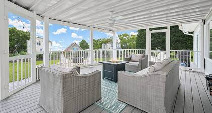 Spacious 4BR Home w/waterviews! Recently updated, game room, roof top deck.