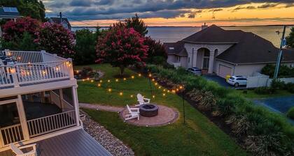 Spacious 4BR Home w/waterviews! Recently updated, game room, roof top deck.