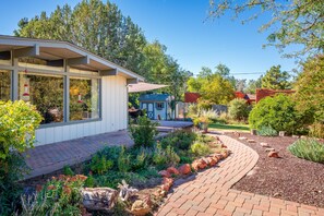 Property grounds - Love Garden [Spiritual Retreat] (Sedona)