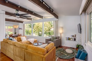 Smart TV - Love Garden [Spiritual Retreat] (Sedona)