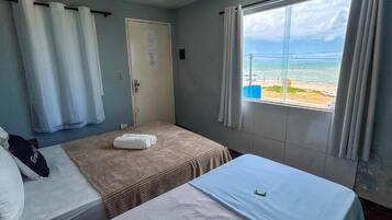 Suite, pemandangan laut | 1 kamar tidur, meja kerja, dan Wi-Fi gratis