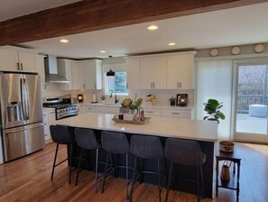 Fridge, microwave, oven, stovetop - Peaceful Missoula Mountain View Home (Missoula)