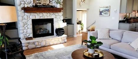 Smart TV, fireplace
