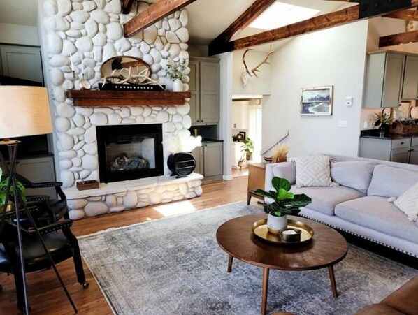 Smart TV y chimenea