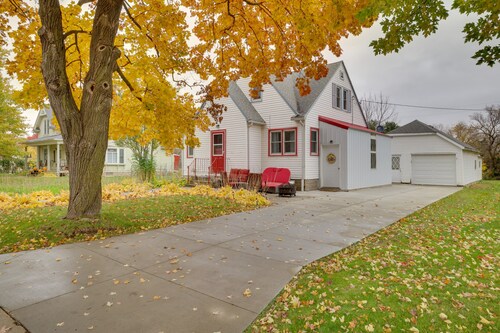 Harmony Home w/ Fire Pit: 5 Mi to Niagara Cave!