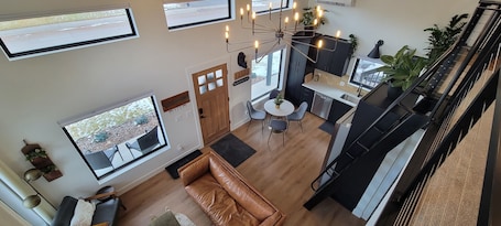 Smart TV, chimenea, videojuegos y libros . Cozy, extremely CLEAN, Missoula Guesthouse Retreat!