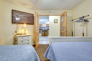 4 bedrooms, desk, iron/ironing board, WiFi