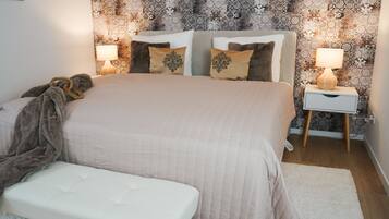 1 bedroom, iron/ironing board, travel crib, WiFi