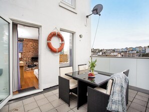 Outdoor dining - 2 bedroom accommodation in Brixham (Brixham)