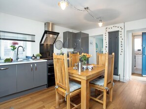 Dining - 2 bedroom accommodation in Brixham (Brixham)