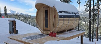 Deer Friends Cabin Escape