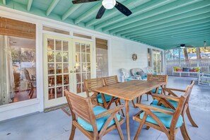 Outdoor dining - Tybee Twins (Tybee Island)