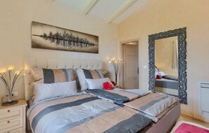 4 bedrooms, iron/ironing board, travel cot, free WiFi