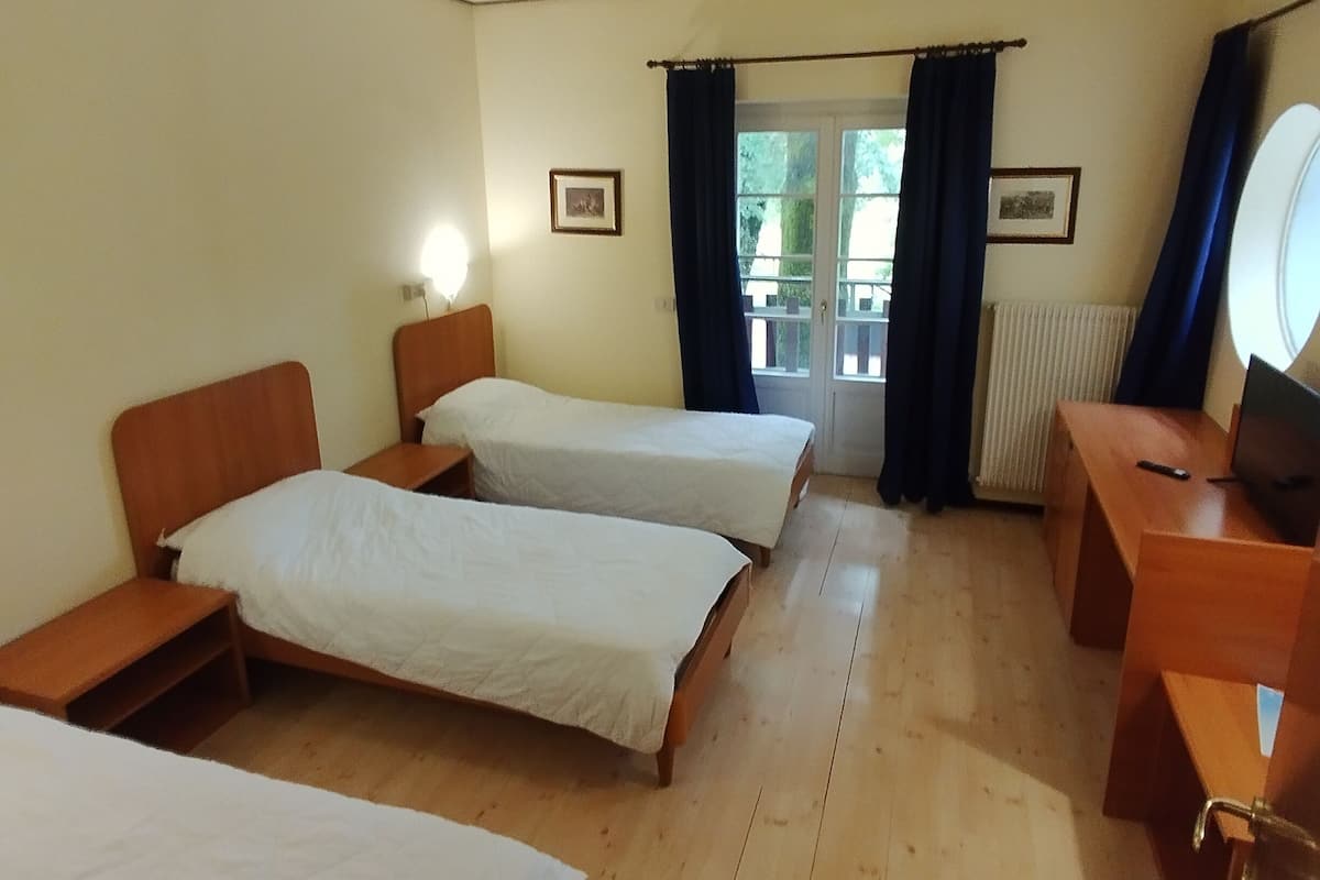 Standard Triple Room | Free WiFi