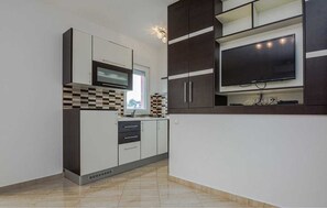 Fridge, microwave, stovetop, dishwasher - Holiday home Tomislav for 12 guests near the beach (Vir)