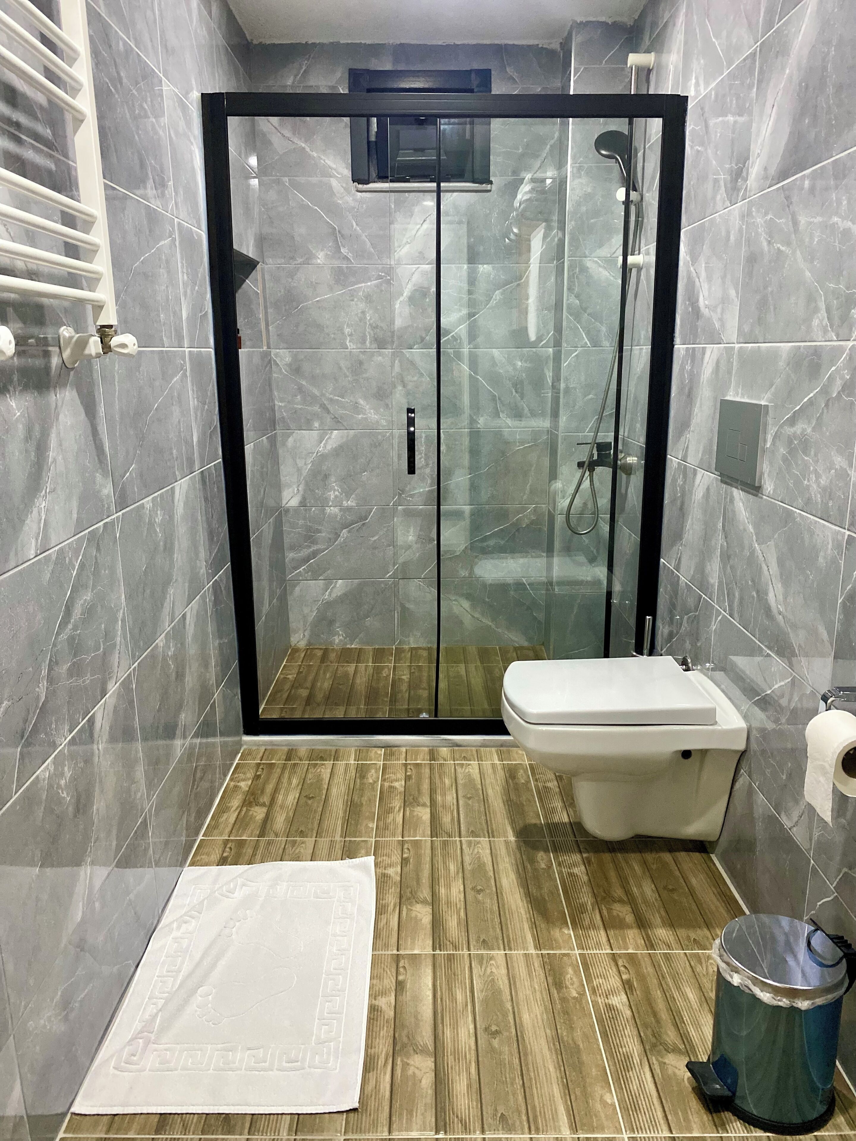 Superior Apartment, 1 Queen Bed with Sofa bed, Non Smoking, City View | Bathroom | Shower, rainfall showerhead, free toiletries, hair dryer