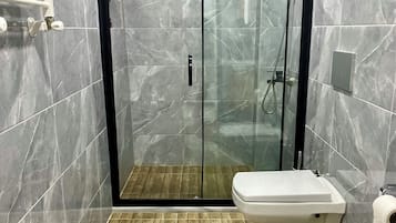 Superior Apartment, 1 Queen Bed with Sofa bed, Non Smoking, City View | Bathroom
