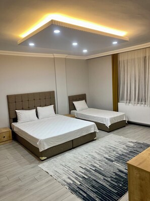 Apartemen Superior, 1 Tempat Tidur Queen dengan tempat tidur Sofa, Bebas Asap Rokok | Seprai premium, minibar gratis, meja kerja, dan ruang kerja ramah laptop