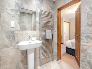 Towels - Walnut Cottage - UK45579 (Louth)