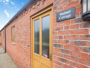 Exterior detail - Walnut Cottage - UK45579 (Louth)