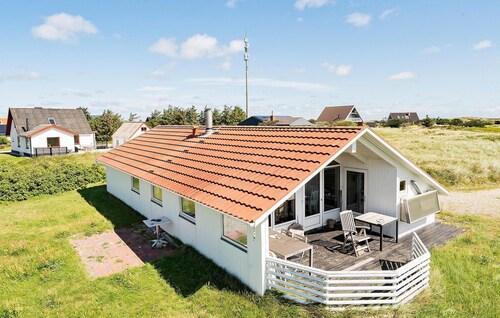 Awesome home in Frøstrup with sauna
