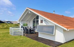 Outdoor dining - Awesome home in Frøstrup with sauna (Frøstrup)