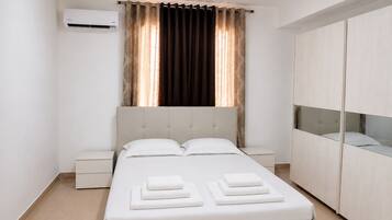 4 bedrooms, desk, iron/ironing board, free WiFi