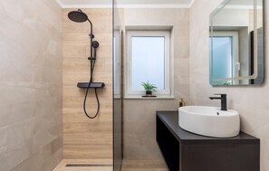 Douche, sèche-cheveux