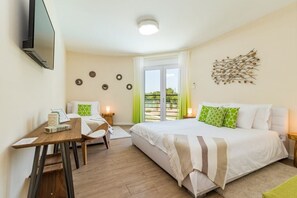 5 chambres, fer et planche à repasser, draps fournis