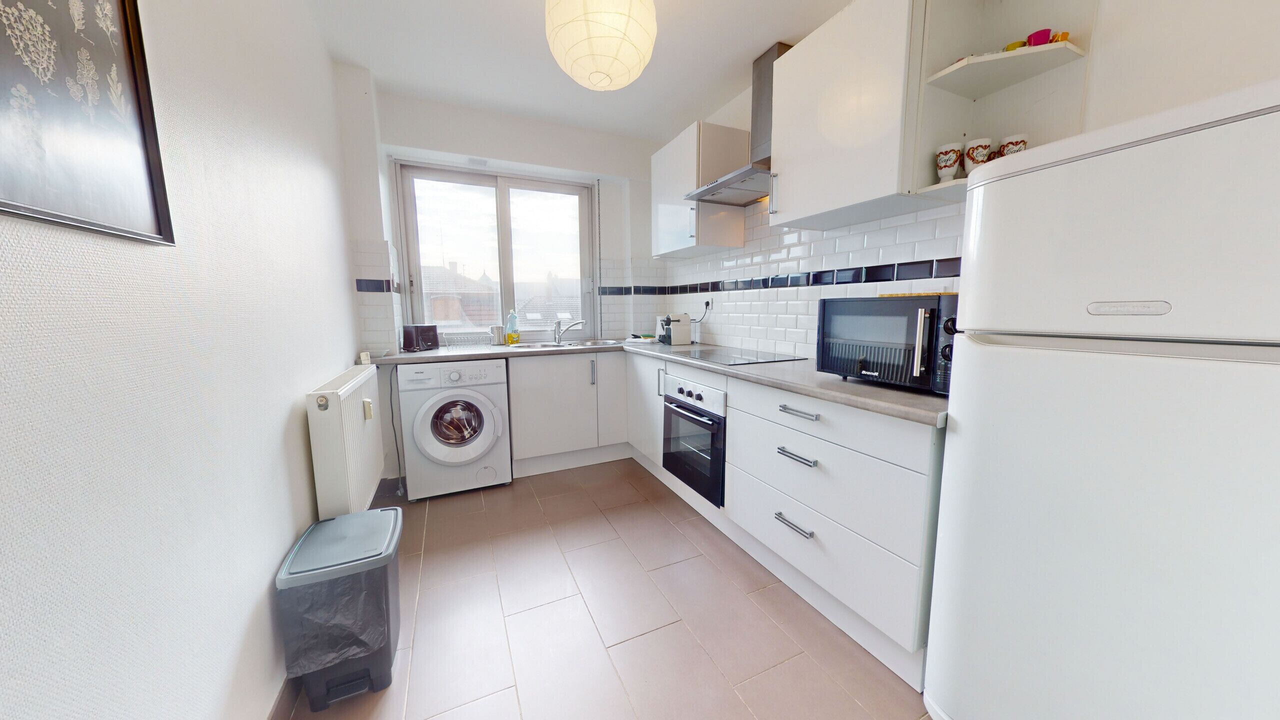 Réfrigérateur, micro-ondes, four, cafetière/bouilloire