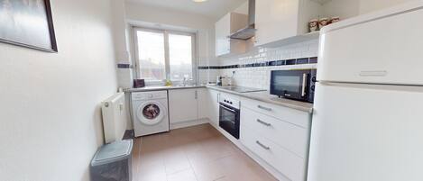 Fridge, microwave, oven, coffee/tea maker