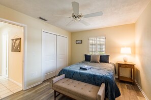 3 habitaciones, tabla de planchar con plancha, wifi y ropa de cama