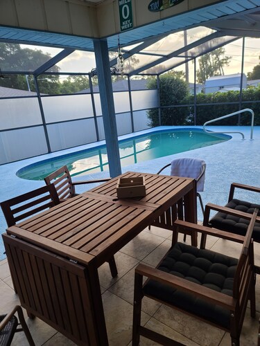 House South Venice, 5 's for a reason - comfortable @ the heart of Florida Life