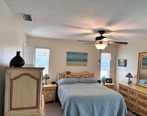 3 bedrooms, in-room safe, desk, iron/ironing board