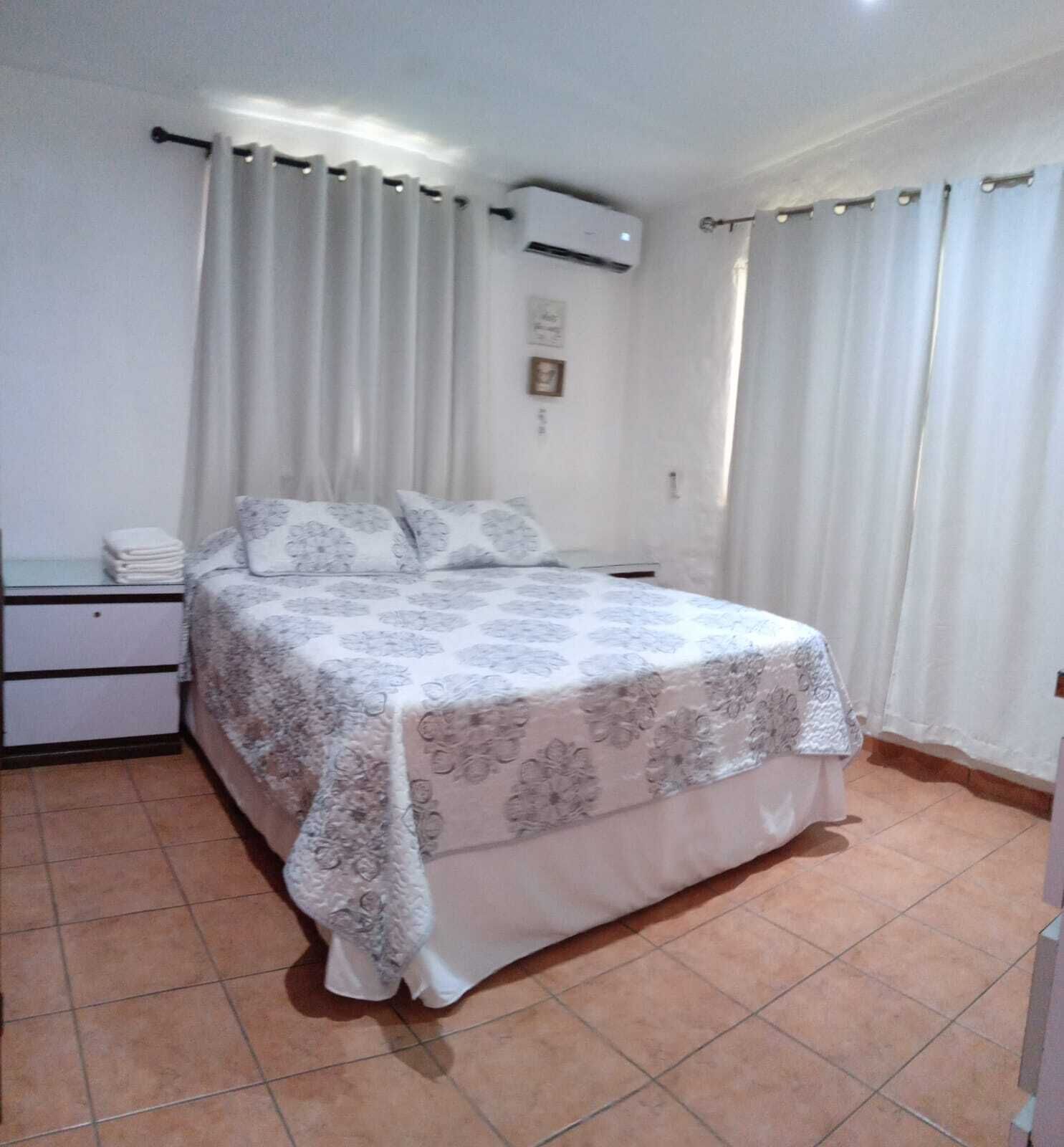 4 dormitorios, tabla de planchar con plancha, wifi y ropa de cama