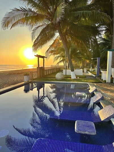 Beachfront property, hidden gems ia private tropical Paradise breathtaking view