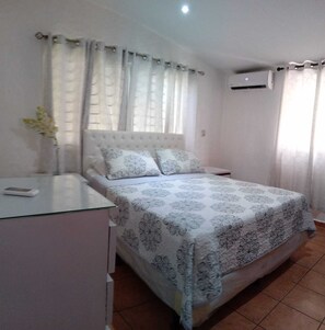 4 عدّة غرف نوم ومكواة/لوح كي وواي فاي وملاءات أسرّة