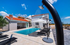 Pool - Awesome home in Polaca (Polaca)