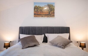 4 bedrooms, iron/ironing board, free WiFi, bed sheets - Awesome home in Polaca (Polaca)