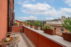 Outdoor dining - Top view luxury apartment Piazza del Popolo (Roma)