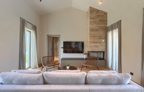 TV, fireplace - Awesome home in Bale-Rovinj (Bale-Rovinj)