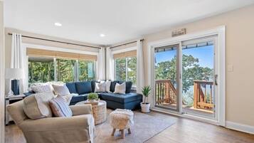 Smart TV, video games, table tennis, stereo