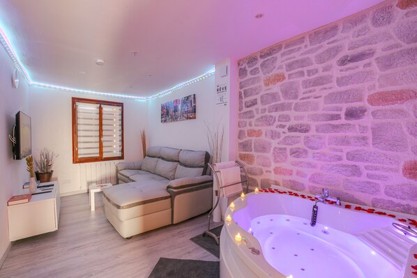Interior - La Suite Neuvilloise - 15 Minutes de Lyon - Jacuzzi/wifi - Entièrement Rénovée (Neuville-sur-Saône)