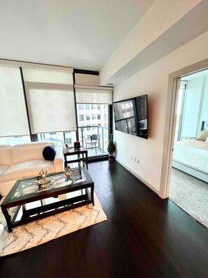 TV - The Smooth Place
(Atlanta)