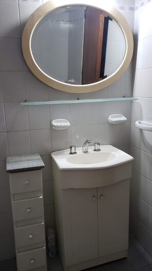 Shower, bidet, towels - Departamento en Córdoba Capital (Córdoba)